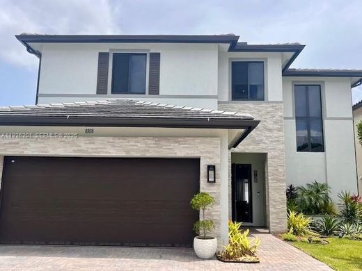 Villa - Doral, Miami-Dade County