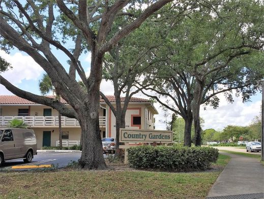 Residential complexes in Coral Springs, Broward County