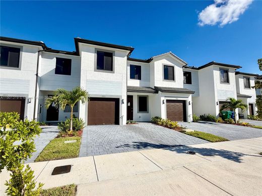 Αστικό ακίνητο σε South Miami Heights, Miami-Dade County