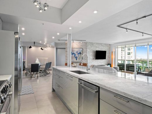 Residential complexes in Fort Lauderdale, Broward County