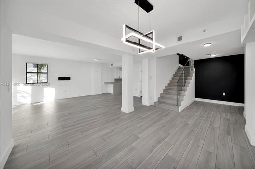 Residential complexes in Coral Gables, Miami-Dade