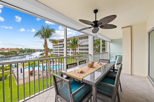 Residential complexes in Deerfield Beach, Broward County