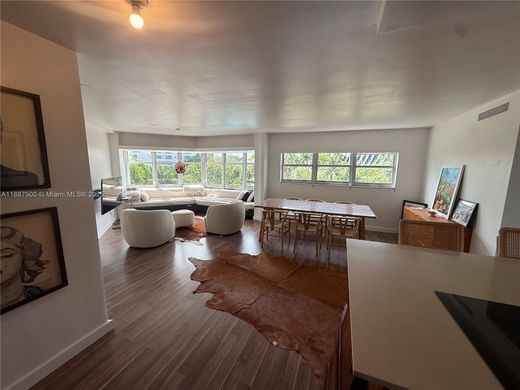 Residential complexes in Miami Beach, Miami-Dade