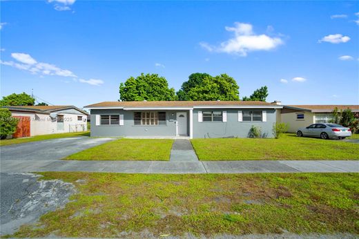 Villa en Miami Gardens, Miami-Dade County