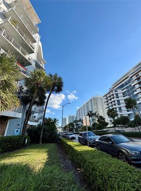Residential complexes in Miami Beach, Miami-Dade