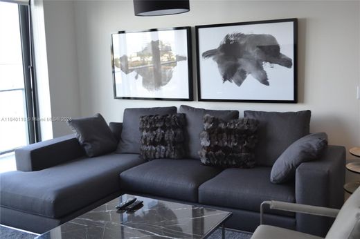 Kamienica w Aventura, Miami-Dade County