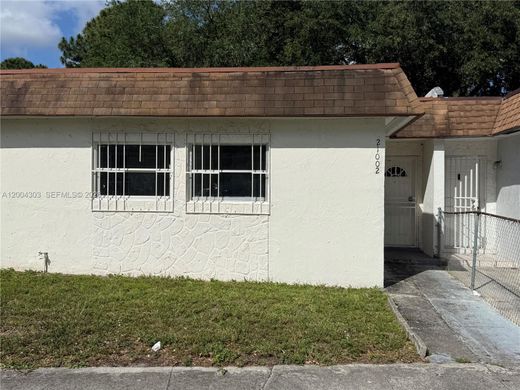 Townhouse in Miami Gardens, Miami-Dade