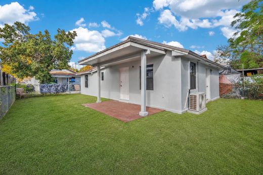 Вилла, Miami Heights Trailer Park, Miami-Dade County