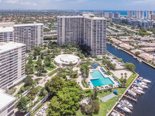 Residential complexes in Hallandale, Broward County