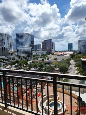 Residential complexes in Fort Lauderdale, Broward County