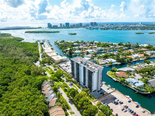 Residential complexes in North Miami, Miami-Dade