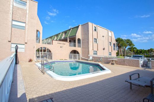 Residential complexes in Deerfield Beach, Broward County