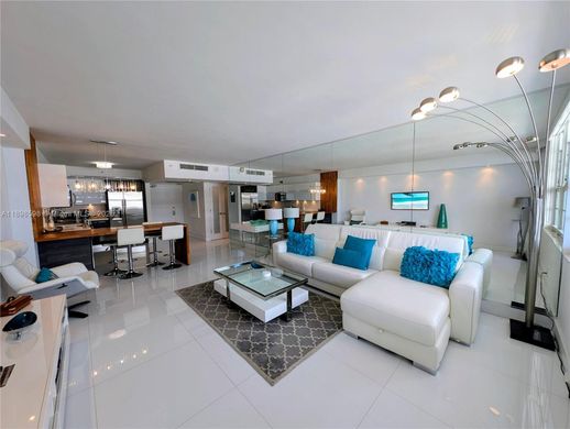 Miami Beach, Miami-Dade Countyのアパートメント・コンプレックス