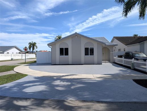 ハイアリア, Miami-Dade Countyのヴィラ