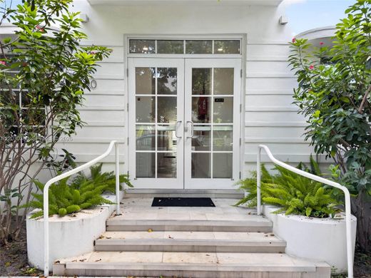 Residential complexes in Miami Beach, Miami-Dade