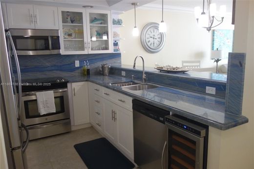 Miami Beach, Miami-Dade Countyのアパートメント・コンプレックス