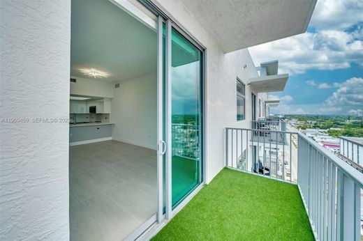 ハリウッド, Broward Countyのアパートメント・コンプレックス