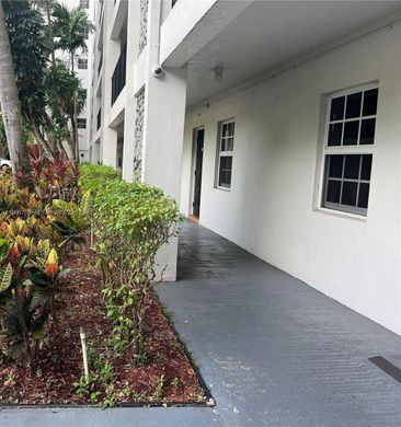 Residential complexes in Pompano Beach, Broward County