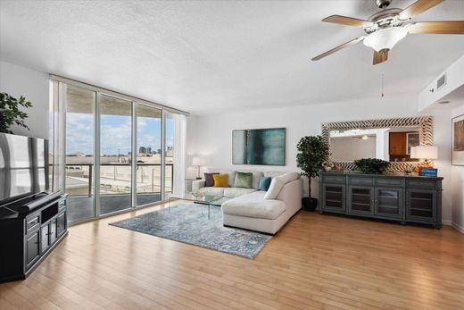 Residential complexes in Fort Lauderdale, Broward County