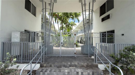 Residential complexes in Miami Beach, Miami-Dade