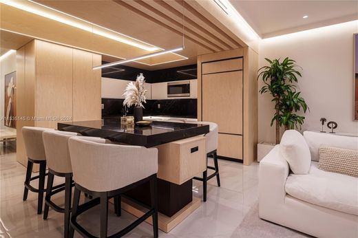 Residential complexes in Miami Beach, Miami-Dade