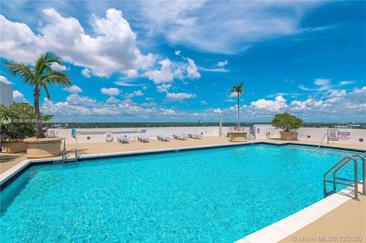 ハリウッド, Broward Countyのアパートメント・コンプレックス