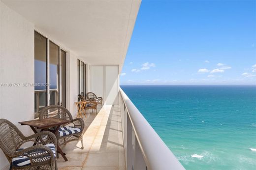 Residential complexes in Hallandale, Broward County