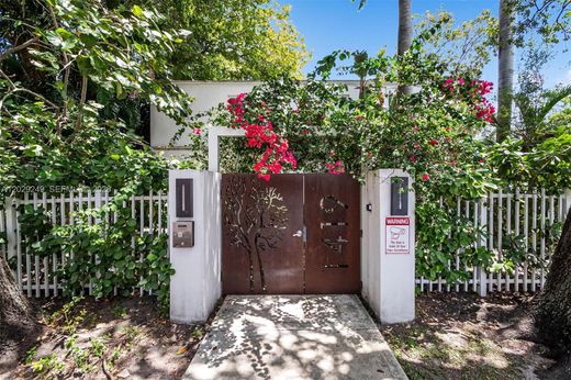 Residential complexes in Miami Beach, Miami-Dade