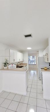 Pembroke Pines, Broward Countyのタウンハウス