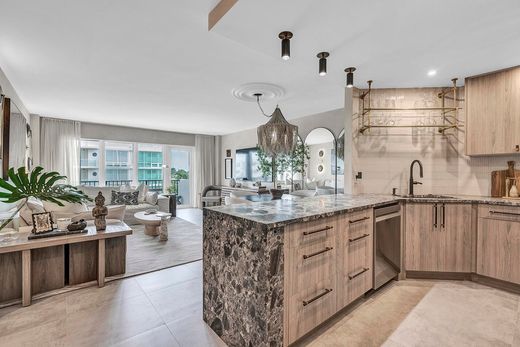 Residential complexes in Fort Lauderdale, Broward County