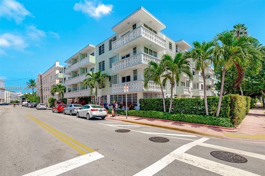 Residential complexes in Miami Beach, Miami-Dade