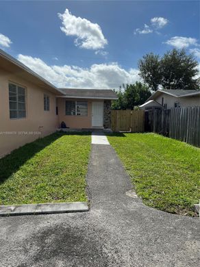 Townhouse in Hollywood, Broward County