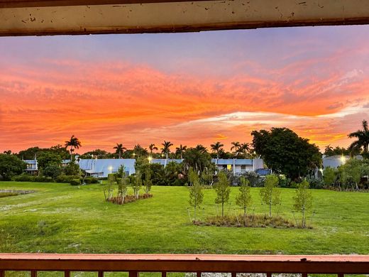 Residential complexes in Lake Worth, Palm Beach