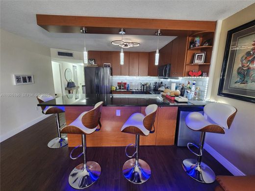 Жилой комплекс, Aventura, Miami-Dade County