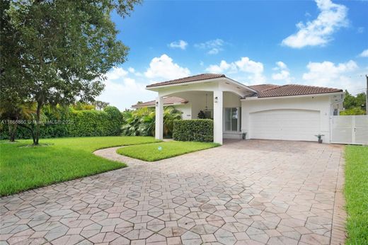 Villa - Doral, Miami-Dade County