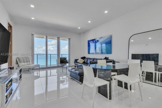 Residential complexes in Miami Beach, Miami-Dade