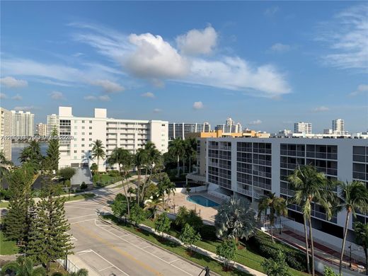 Residential complexes in Sunny Isles Beach, Miami-Dade