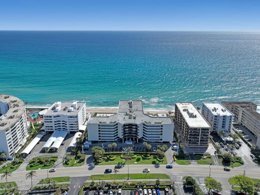 Residential complexes in South Palm Beach, Palm Beach