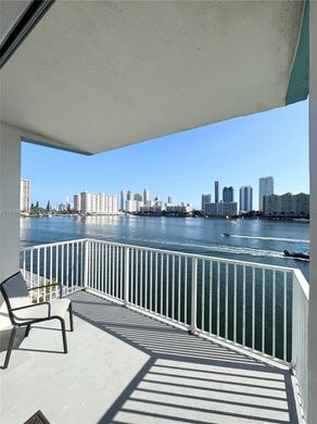 Residential complexes in North Miami Beach, Miami-Dade