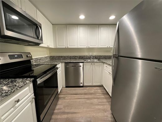 Residential complexes in North Miami Beach, Miami-Dade