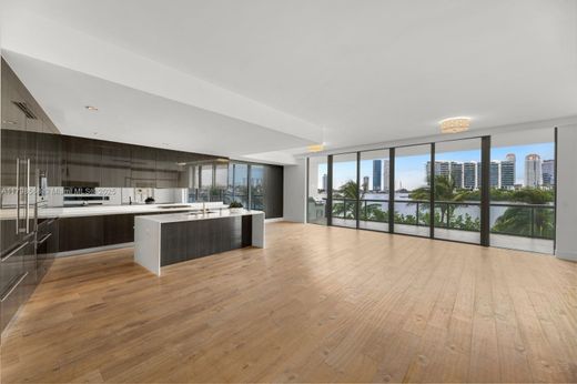 Kamienica w Aventura, Miami-Dade County