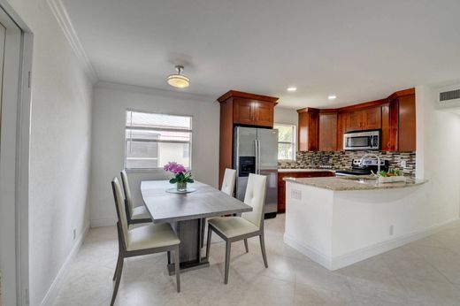 Residential complexes in Delray Beach, Palm Beach