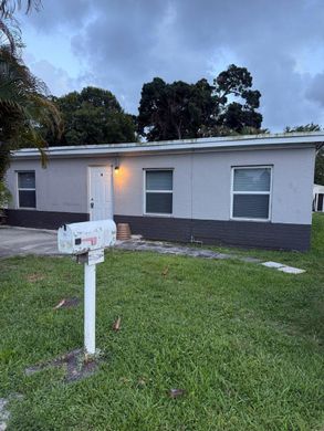 Residential complexes in Fort Lauderdale, Broward County