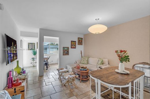 Residential complexes in Key Biscayne, Miami-Dade