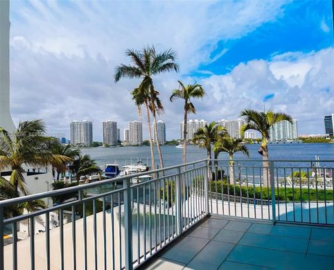 Residential complexes in Sunny Isles Beach, Miami-Dade