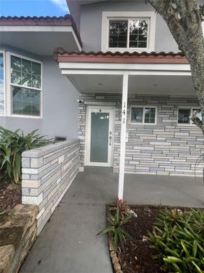 타운 하우스 / Pembroke Pines, Broward County