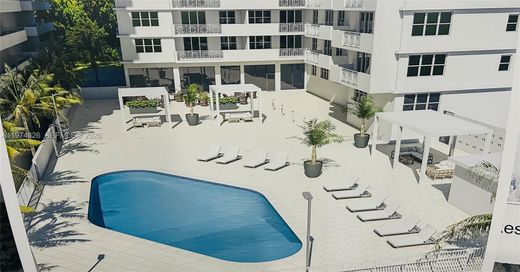 Residential complexes in Miami Beach, Miami-Dade
