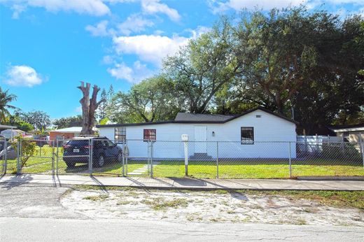 Villa - Miami Heights Trailer Park, Miami-Dade County