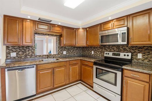 Residential complexes in Coconut Creek, Broward County