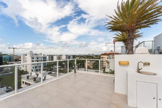 Residential complexes in Bay Harbor Islands, Miami-Dade